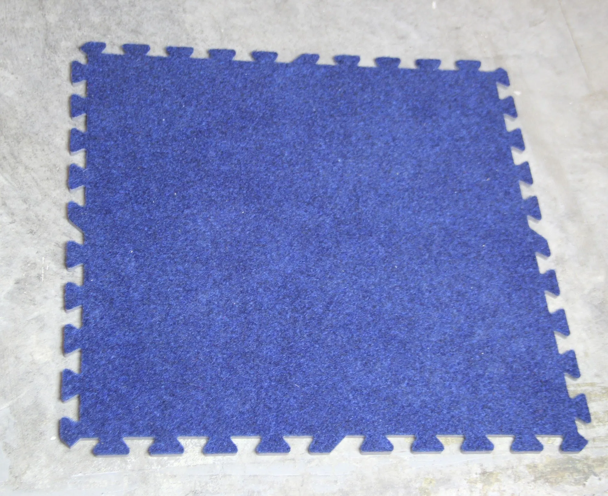 10 x 10 Blue Carpet Tile Interlocking Flooring Kit - Used