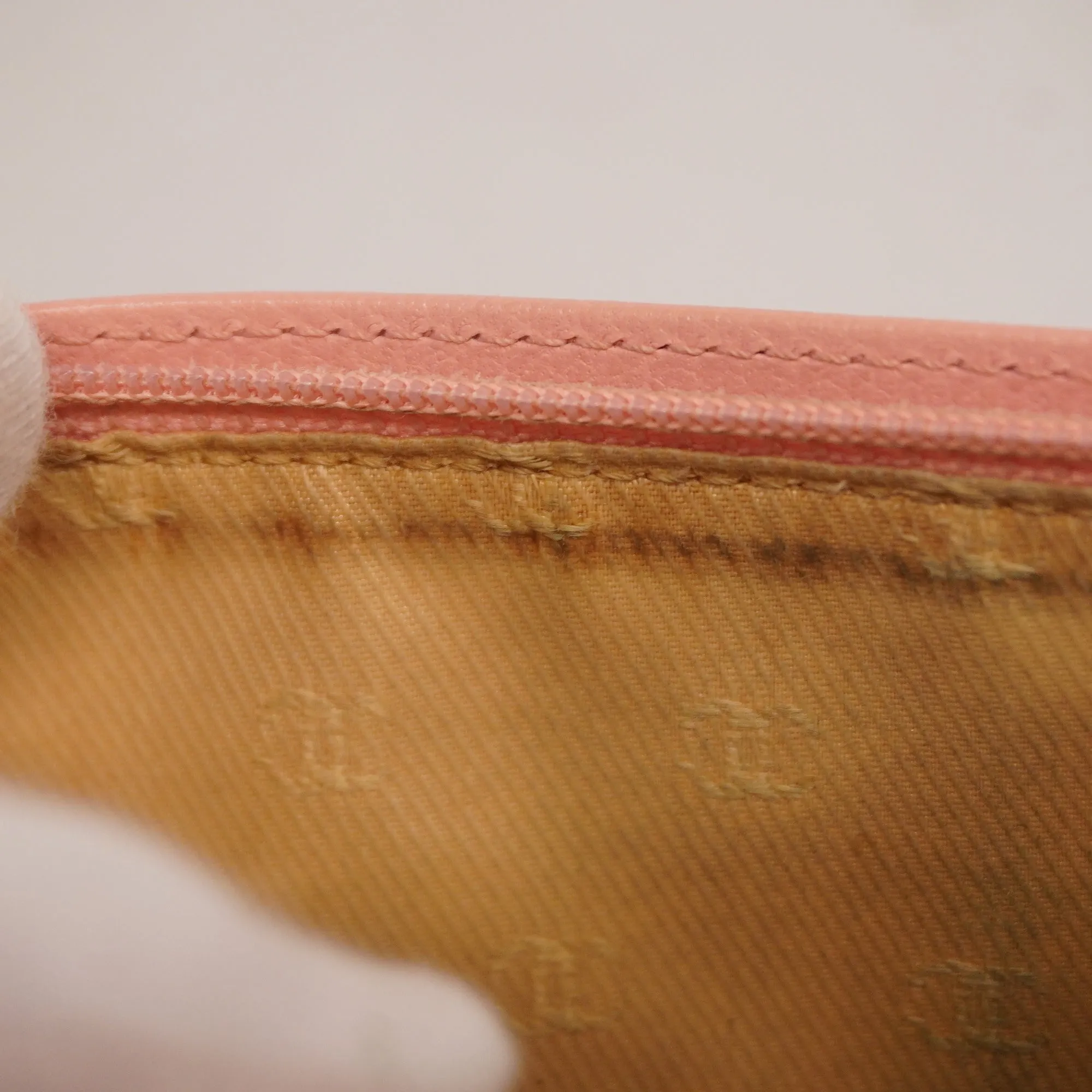 CHANEL   Coco Button Gold Hardware Women's Leather Long Wallet [bi-fold] Pink