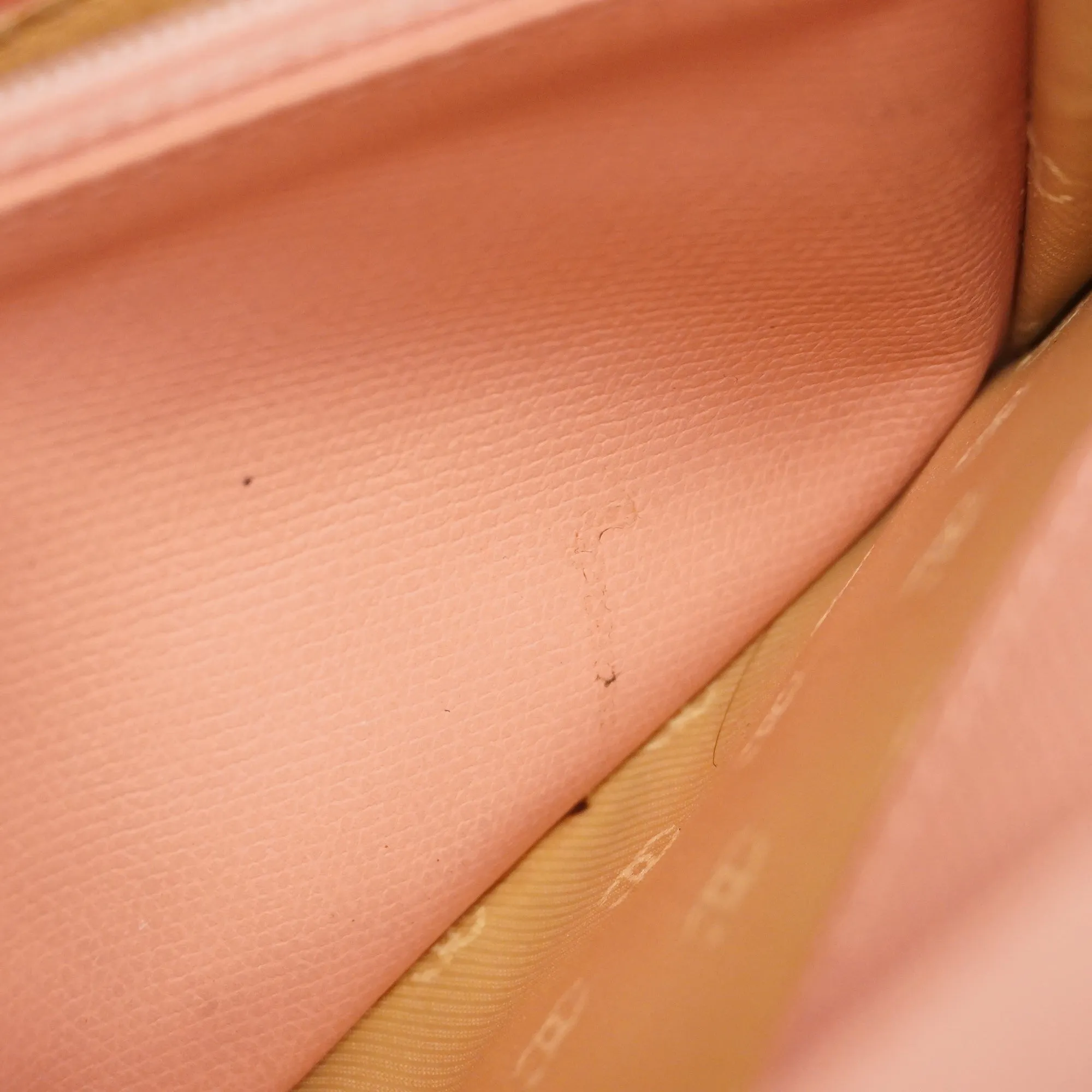 CHANEL   Coco Button Gold Hardware Women's Leather Long Wallet [bi-fold] Pink